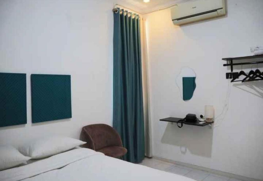 Oyo 91477 Fazira Home Stay Syariah Sibolga Exteriör bild