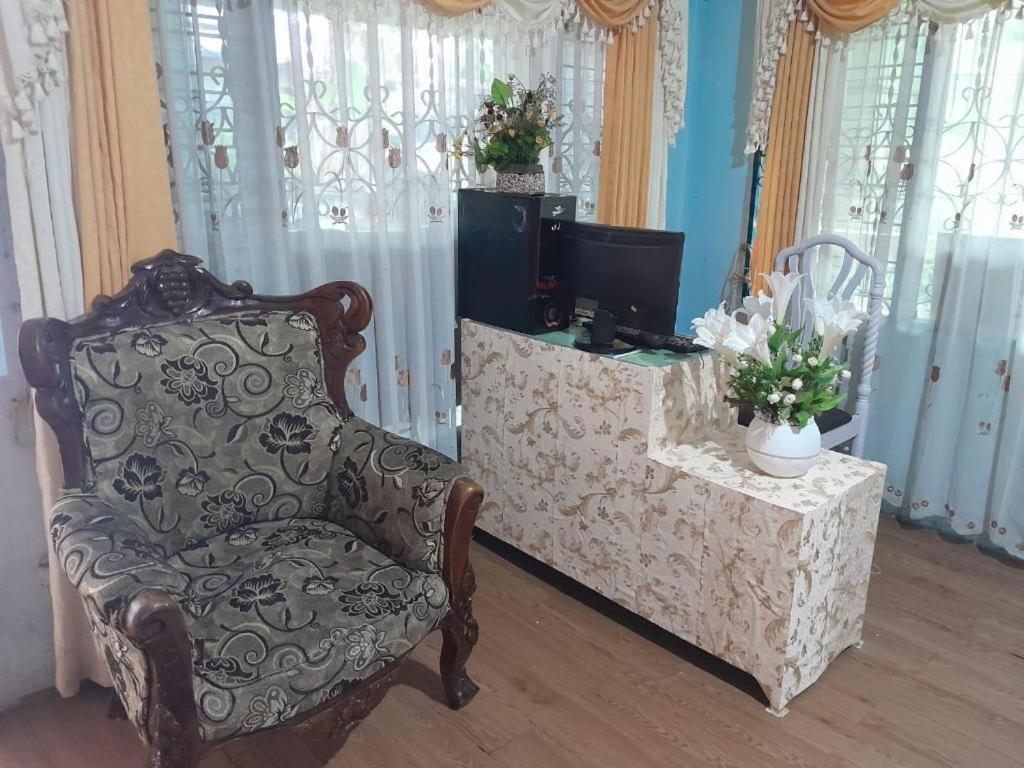 Oyo 91477 Fazira Home Stay Syariah Sibolga Exteriör bild