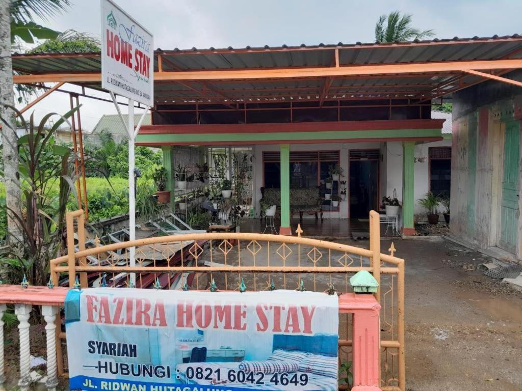 Oyo 91477 Fazira Home Stay Syariah Sibolga Exteriör bild