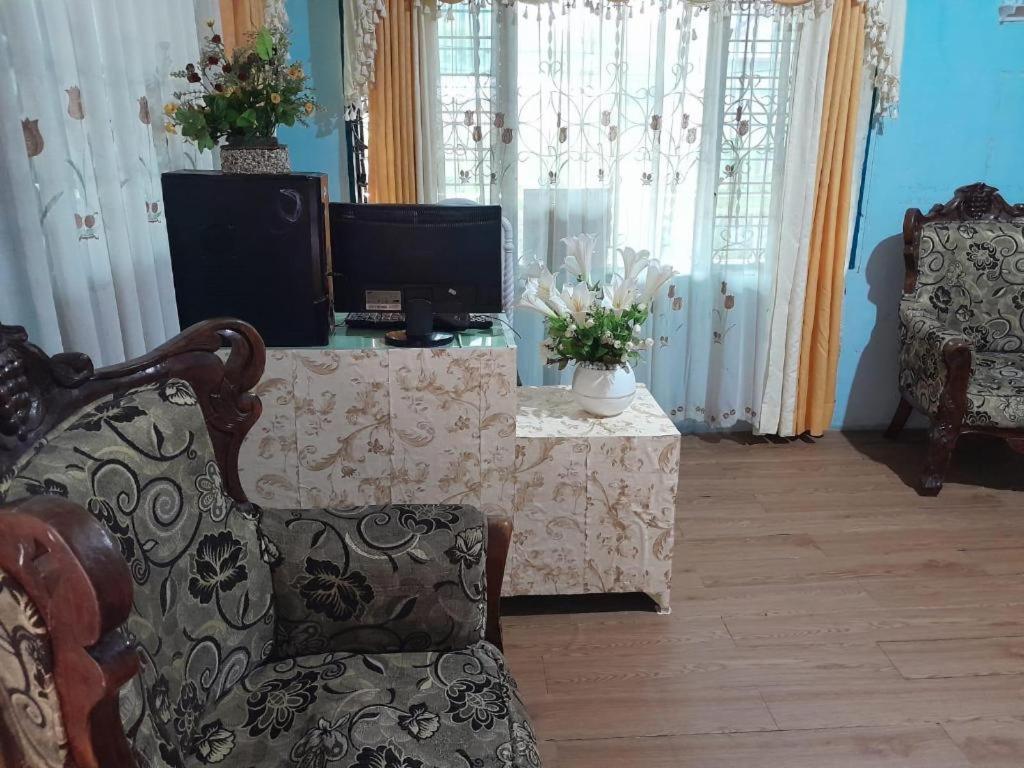 Oyo 91477 Fazira Home Stay Syariah Sibolga Exteriör bild