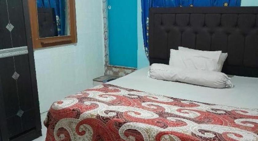 Oyo 91477 Fazira Home Stay Syariah Sibolga Exteriör bild