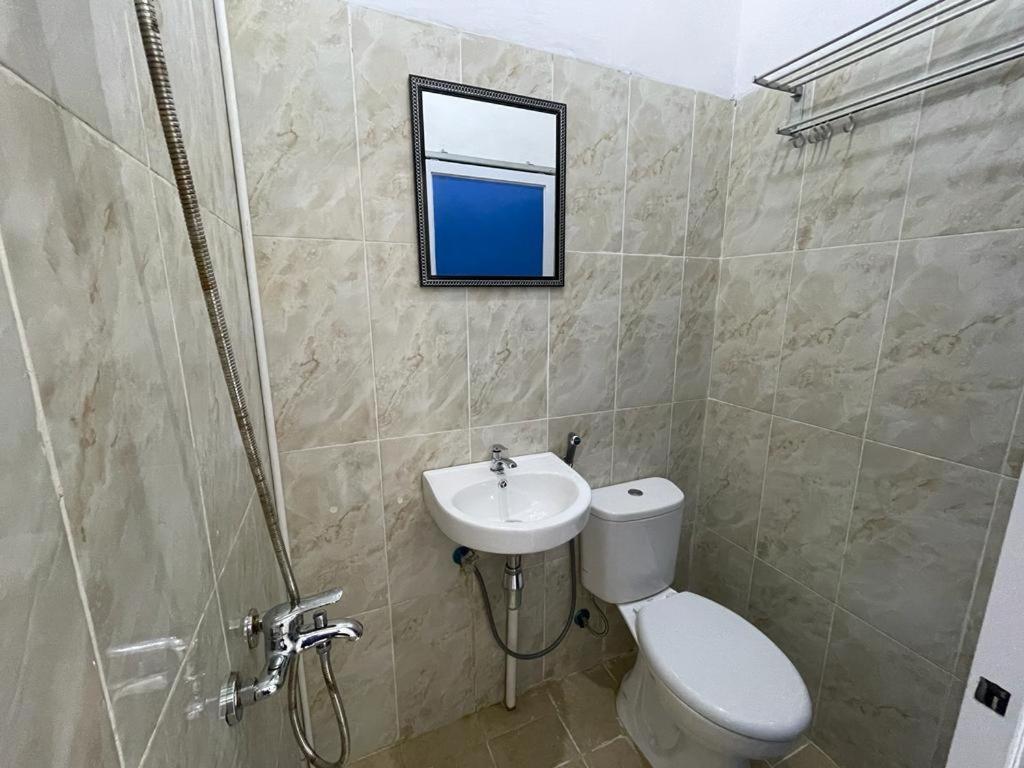 Oyo 91477 Fazira Home Stay Syariah Sibolga Exteriör bild